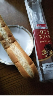「フジパン ロングスティック ザクザクチョコクリーム 袋1個」のクチコミ画像 by パンをよく食べてる人さん