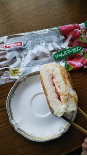 「ヤマザキ コッペパン ジャム＆マーガリン 袋1個」のクチコミ画像 by パンをよく食べてる人さん