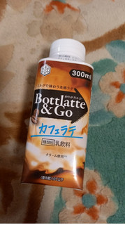 「雪印メグミルク BOTTLATTE ボトラッテ・アンド・ゴー カフェラテ ボトル300ml」のクチコミ画像 by デイジさん