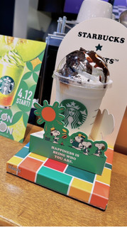 「スターバックス スヌーピー バニラ クリーム フラペチーノ with クラッシュ クッキー ミルク Tall」のクチコミ画像 by ｾﾌﾞﾝ店員のaさん