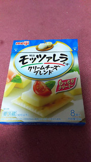 「明治 モッツァレラチーズ クリームチーズブレンド 箱8個」のクチコミ画像 by ﾙｰｷｰｽﾞさん