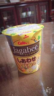 「カルビー Jagabee しあわせバター カップ38g」のクチコミ画像 by e-maさん