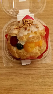 「ローソン Uchi Cafe’ SWEETS プレミアムシュークリーム」のクチコミ画像 by harutanuさん