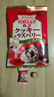 「UHA味覚糖 特濃ミルク8.2 クッキー＆ラズベリー 袋84g」のクチコミ画像 by あんじゅろぜさん