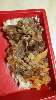 「セブン-イレブン 熟成焼肉タレが決め手！炭火焼牛カルビ弁当」のクチコミ画像 by あんじゅろぜさん