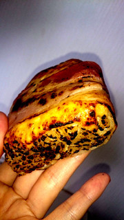 「ファミリーマート 炙り焼 ベーコンチーズおむすび」のクチコミ画像 by 真夏のトマトさん