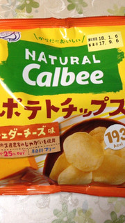 「カルビー Natural Calbee ポテトチップス チェダーチーズ味 袋40g」のクチコミ画像 by レビュアーさん