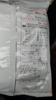 「セブンプレミアム 2種のチーズのポテトチップス コクのあるチーズ味 袋63g」のクチコミ画像 by レビュアーさん