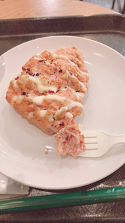 「スターバックス アメリカンスコーン ストロベリーチーズケーキ」のクチコミ画像 by ミントアイスさん