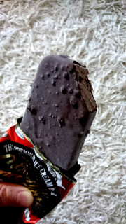 「コールド・ストーン・クリーマリー プレミアムアイスクリームバー ビーマイチョコレート 袋90ml」のクチコミ画像 by シモイケさん