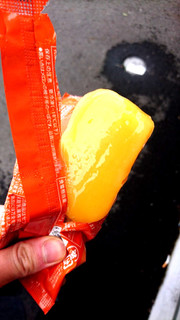 「セブンプレミアム まるでメロンを冷凍したような食感のアイスバー 袋70ml」のクチコミ画像 by シモイケさん