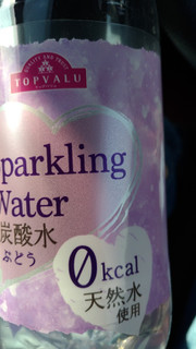 「トップバリュ ベストプライス Sparkling Water 炭酸水 ぶどう ペット500ml」のクチコミ画像 by レビュアーさん