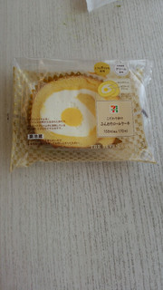 「セブン-イレブン こだわり卵のふんわりロールケーキ」のクチコミ画像 by あんじゅろぜさん