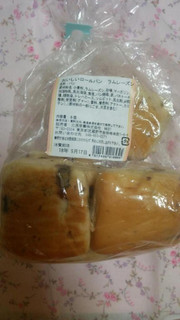 「ロヂャース商事 おいしいロールパン ラムレーズン 袋8個」のクチコミ画像 by 紫の上さん