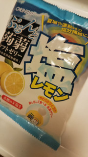 「オリヒロ ぷるんと蒟蒻ゼリー パウチ 塩レモン 袋6個」のクチコミ画像 by レビュアーさん
