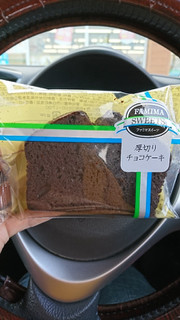 「ファミリーマート 厚切りチョコケーキ」のクチコミ画像 by なしなしなしなしさん