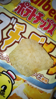 「カルビー ポテトチップス チーズチーズチーズ 袋58g」のクチコミ画像 by チー錦さん