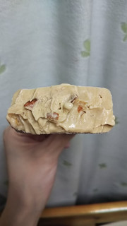 「セブンプレミアム こんなにナッツの食感が楽しめるキャラメルアイスバー 袋60ml」のクチコミ画像 by 高野アイスさん