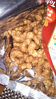 「東ハト キャラメルコーン カカオ3種のまろやかチョコ味 袋85g」のクチコミ画像 by チー錦さん