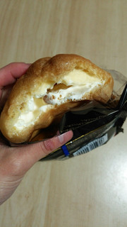 「モンテール 小さな洋菓子店 カマンベールチーズのシュークリーム 袋1個」のクチコミ画像 by あんじゅろぜさん