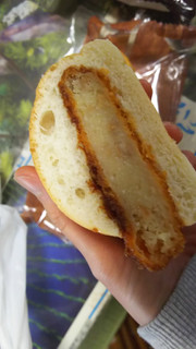 「セブン-イレブン 芳醇なソースで味わうコロッケパン」のクチコミ画像 by なんやかんやさん