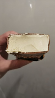 「ロッテ ガーナ チョコ＆クッキーサンド ローストミルク 袋76ml」のクチコミ画像 by 高野アイスさん