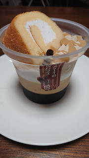 「ドンレミー ロールケーキの珈琲パフェ カップ1個」のクチコミ画像 by ペリカさん