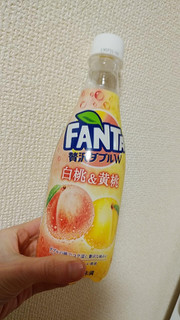 「コカ・コーラ ファンタ 贅沢ダブル 白桃＆黄桃 ペット410ml」のクチコミ画像 by やっぺさん