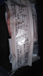 「ファミリーマート 冷やして食べるパイコロネ いちご＆ミルク」のクチコミ画像 by チー錦さん