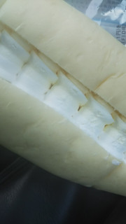 「ヤマザキ ダブルホイップサンド 北海道産牛乳とチーズのホイップ 袋1個」のクチコミ画像 by レビュアーさん