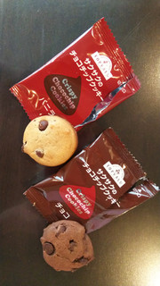 「トップバリュ サクサクのチョコチップクッキー バニラ＆チョコ 袋24枚」のクチコミ画像 by レビュアーさん