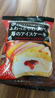 「ロッテ SWEETS SQUARE ふわっとやわらかな苺のアイスケーキ 袋65ml」のクチコミ画像 by 鉄腕子さん