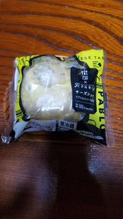 「ローソン Uchi Cafe’ SWEETS×PABLO チーズシュー アプリコットソース使用」のクチコミ画像 by ミミアさん