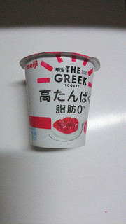 「明治 THE GREEK YOGURT ストロベリー カップ100g」のクチコミ画像 by ぺりちゃんさん