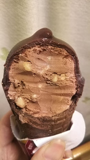 「ハーゲンダッツ クリーミーコーン チョコレートマカデミア 89ml」のクチコミ画像 by 高野アイスさん