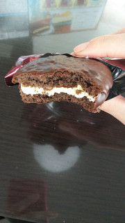 「ロッテ 世界を旅するチョコパイ NYチーズケーキ 箱6個」のクチコミ画像 by レビュアーさん