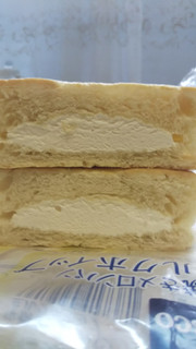 「Pasco 平焼きメロンパン ミルクホイップ 袋1個」のクチコミ画像 by レビュアーさん
