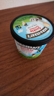 「BEN＆JERRY’S ミニカップ アイスクリーム クッキーカーニバル カップ120ml」のクチコミ画像 by ぺりちゃんさん