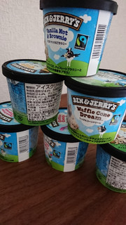 「BEN＆JERRY’S ミニカップ アイスクリーム クッキーカーニバル カップ120ml」のクチコミ画像 by ぺりちゃんさん