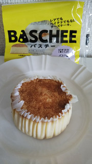 「ローソン Uchi Cafe’ SWEETS バスチー バスク風チーズケーキ 袋1個」のクチコミ画像 by こらんこさん