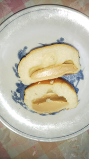 「ファミリーマート ファミマ・ベーカリー なめらかピーナッツクリームパン 5個入」のクチコミ画像 by レイチェルKさん