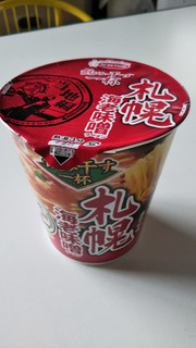 「エースコック 飲み干す一杯 札幌 海老味噌ラーメン カップ72g」のクチコミ画像 by こらんこさん