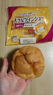 「ヤマザキ 大きなツインシュー 安納芋クリーム＆ホイップ 袋1個」のクチコミ画像 by あんじゅろぜさん