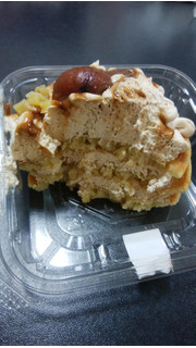「ローソン Uchi Cafe’ SWEETS モンブランのクリームパンケーキ」のクチコミ画像 by しろねこエリーさん