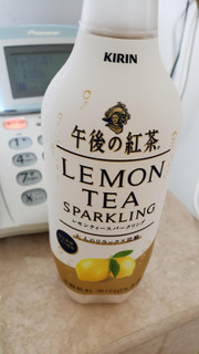 「KIRIN 午後の紅茶 レモンティースパークリング ペット450ml」のクチコミ画像 by 小梅ママさん