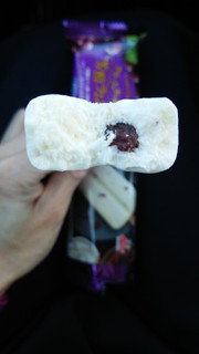 「井村屋 クリームチーズアイス 芳醇ラムレーズン 袋65ml」のクチコミ画像 by あんじゅろぜさん