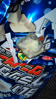 「有楽製菓 白いブラックサンダー ミニサイズ 北海道限定 袋137g」のクチコミ画像 by チー錦さん