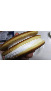 「Pasco ホイップで食べるパンケーキ ミルク＆カスタード クリスマスパッケージ 袋1個」のクチコミ画像 by なんやかんやさん