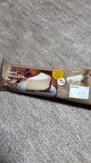 「シャトレーゼ 4種のチーズのベイクドチーズケーキバー 1本」のクチコミ画像 by レビュアーさん