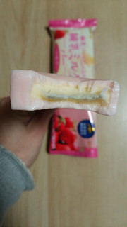 「ロッテ 練乳ミルクバー いちご 袋90ml」のクチコミ画像 by あんじゅろぜさん